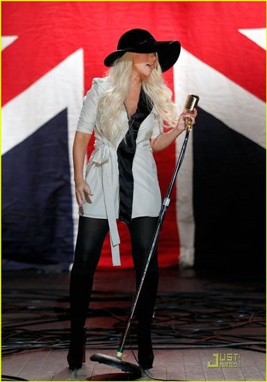 Moves Like Jagger feat. Christina + เพิ่มเบื้องหลัง MV