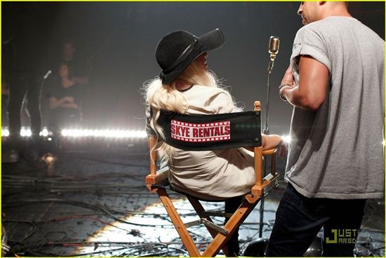 Moves Like Jagger feat. Christina + เพิ่มเบื้องหลัง MV