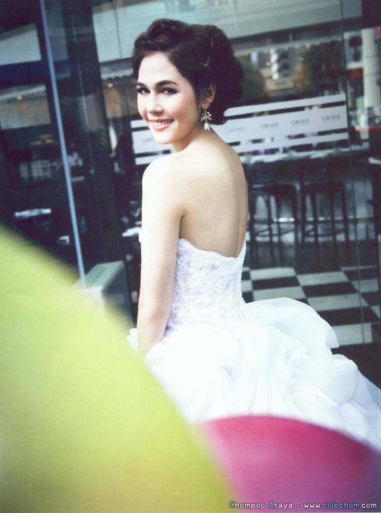 ชมพู่ อารยา เจ้าสาวแสนสวยบนปก WeddingGuru