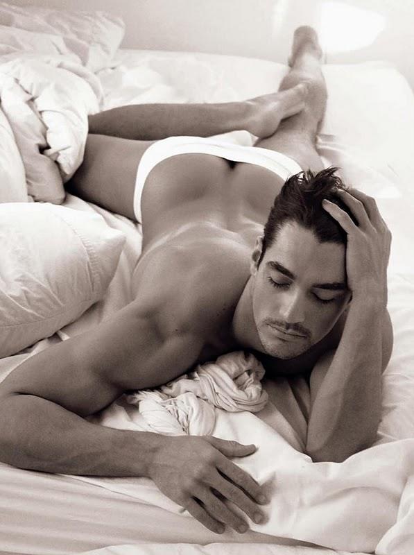 the Dolce&Gabbana 2008 calendar featuring David Gandy by Mariano Vivanco