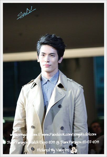 สน ยุกต์ งานSiam Paragon Watch Expo 2011