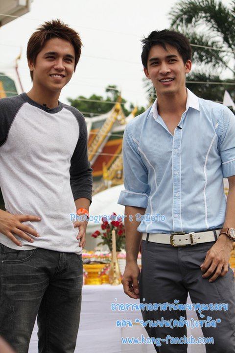 หมอก้อง-สรวิชญ์ & อเล็กซ์ งานค่ายอาสาพัฒนาคุณธรรม ณ.วัดพระศรีมหาธาตุวรวิหาร