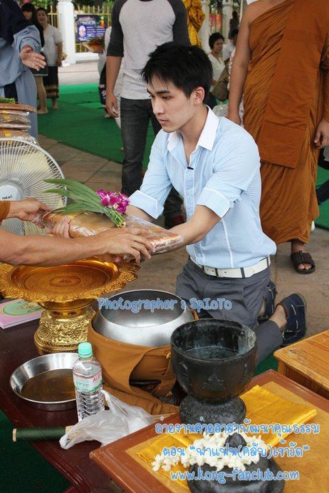 หมอก้อง-สรวิชญ์ & อเล็กซ์ งานค่ายอาสาพัฒนาคุณธรรม ณ.วัดพระศรีมหาธาตุวรวิหาร