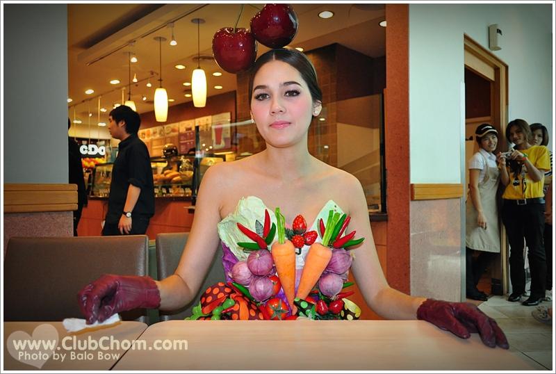 ชมพู่ อารยา ในชุดผักผลไม้งาน &lrm;Grand Opening @ Lotus Extra Rama4