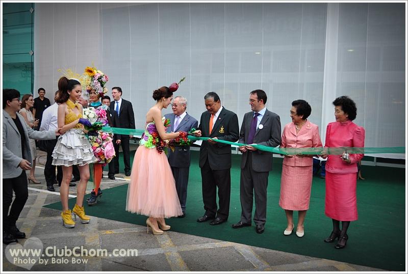 ชมพู่ อารยา ในชุดผักผลไม้งาน &lrm;Grand Opening @ Lotus Extra Rama4