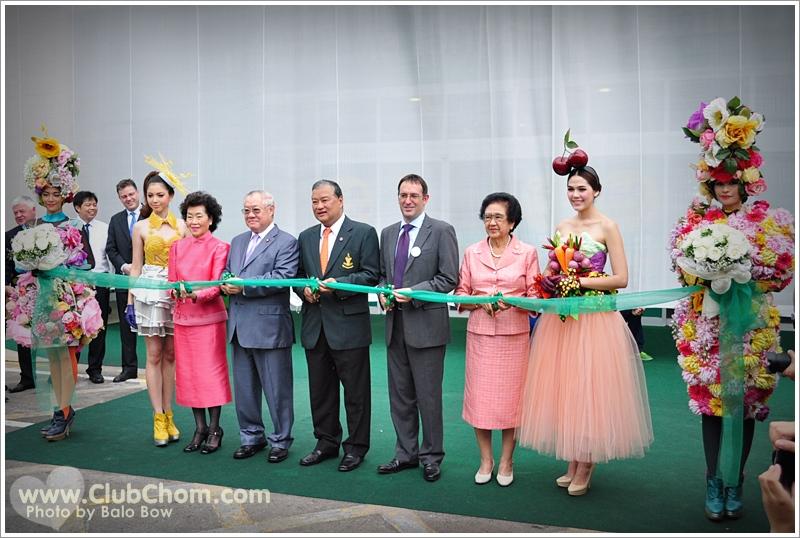 ชมพู่ อารยา ในชุดผักผลไม้งาน &lrm;Grand Opening @ Lotus Extra Rama4