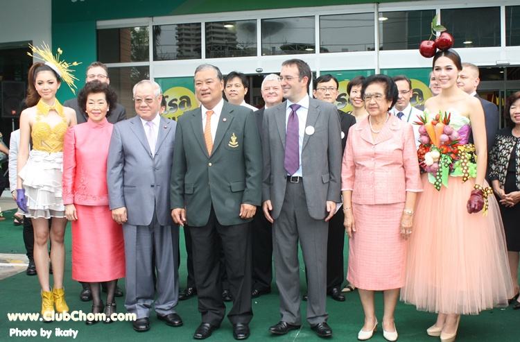 ชมพู่ อารยา ในชุดผักผลไม้งาน &lrm;Grand Opening @ Lotus Extra Rama4