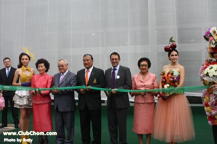 ชมพู่ อารยา ในชุดผักผลไม้งาน &lrm;Grand Opening @ Lotus Extra Rama4