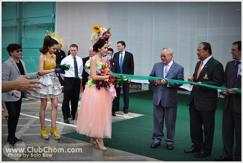 ชมพู่ อารยา ในชุดผักผลไม้งาน &lrm;Grand Opening @ Lotus Extra Rama4