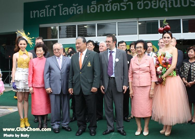 ชมพู่ อารยา ในชุดผักผลไม้งาน &lrm;Grand Opening @ Lotus Extra Rama4