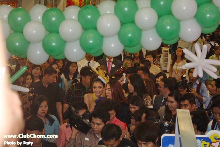 ชมพู่ อารยา ในชุดผักผลไม้งาน &lrm;Grand Opening @ Lotus Extra Rama4