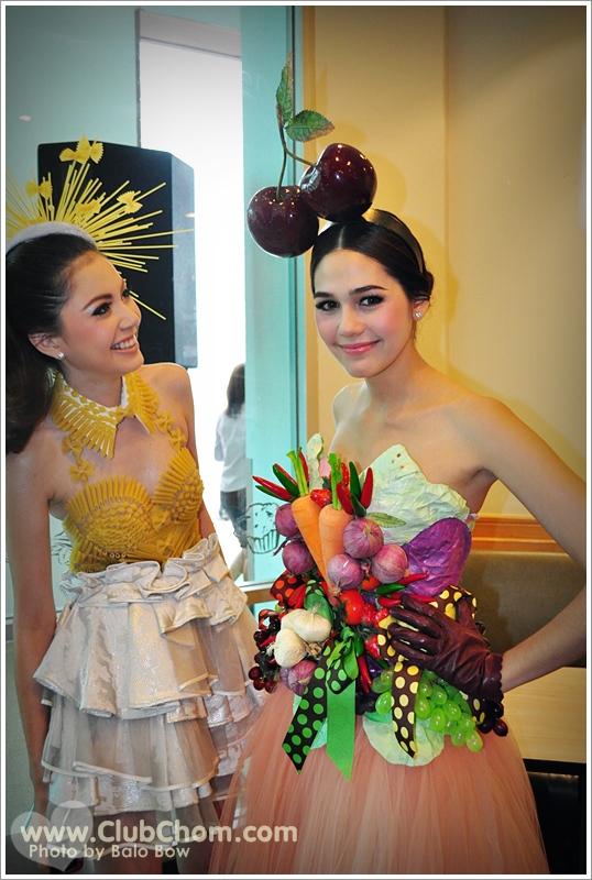 ชมพู่ อารยา ในชุดผักผลไม้งาน &lrm;Grand Opening @ Lotus Extra Rama4