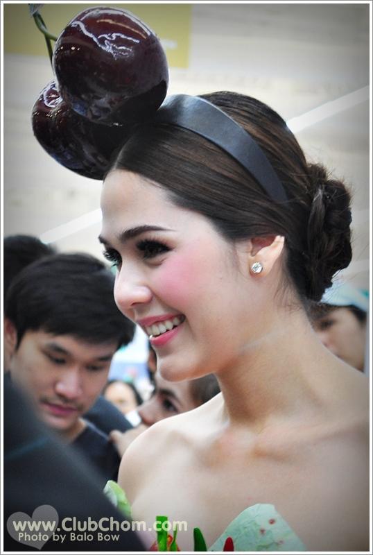 ชมพู่ อารยา ในชุดผักผลไม้งาน &lrm;Grand Opening @ Lotus Extra Rama4
