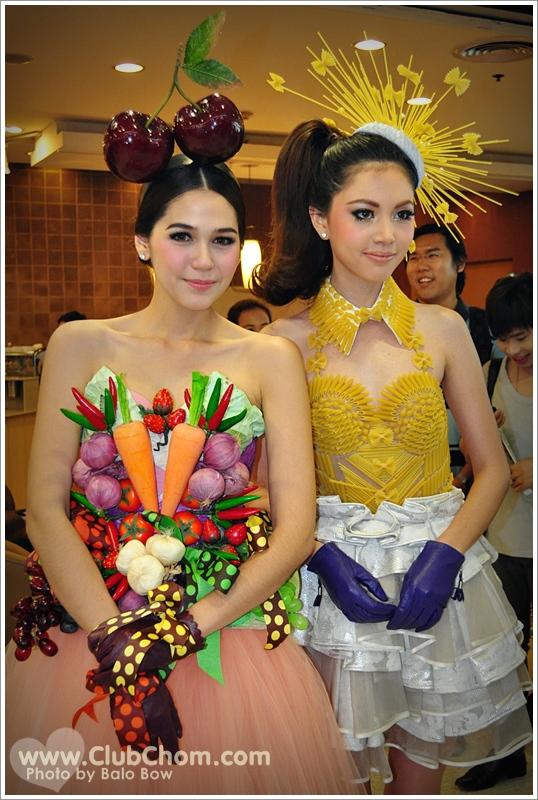 ชมพู่ อารยา ในชุดผักผลไม้งาน &lrm;Grand Opening @ Lotus Extra Rama4