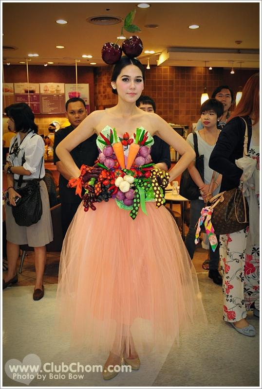 ชมพู่ อารยา ในชุดผักผลไม้งาน &lrm;Grand Opening @ Lotus Extra Rama4