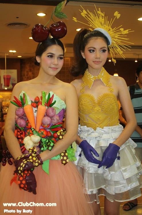 ชมพู่ อารยา ในชุดผักผลไม้งาน &lrm;Grand Opening @ Lotus Extra Rama4