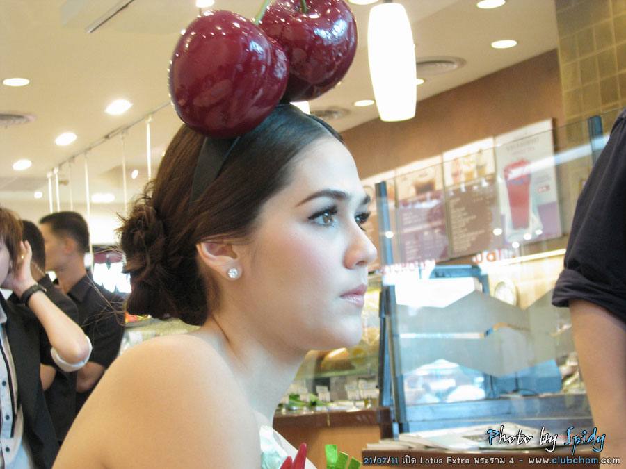 ชมพู่ อารยา ในชุดผักผลไม้งาน &lrm;Grand Opening @ Lotus Extra Rama4