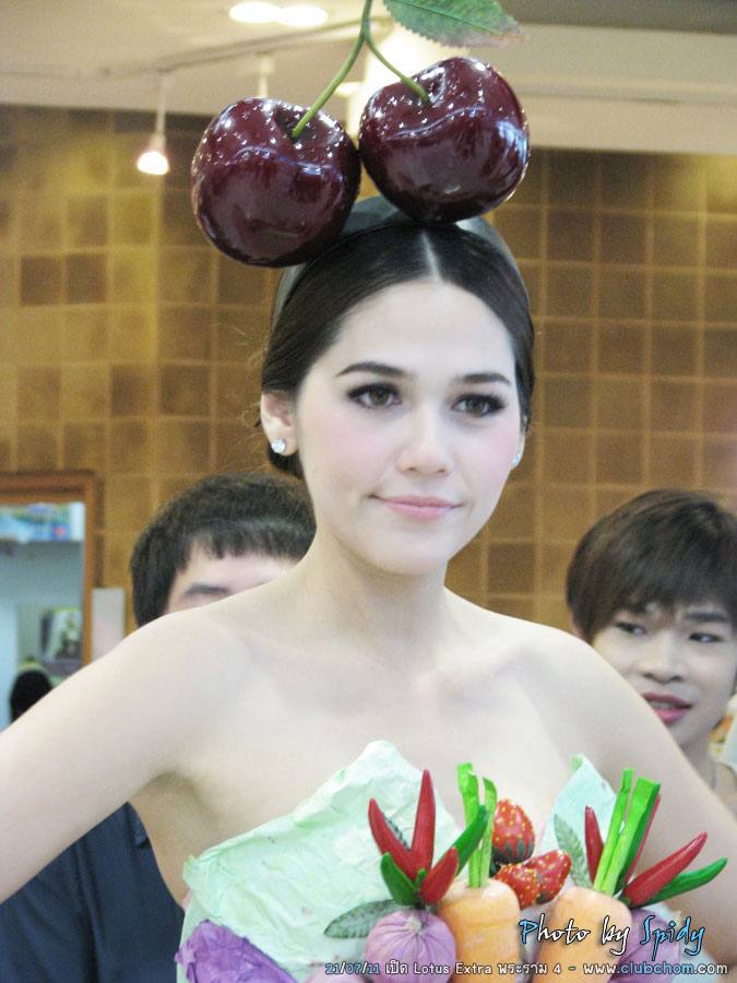 ชมพู่ อารยา ในชุดผักผลไม้งาน &lrm;Grand Opening @ Lotus Extra Rama4