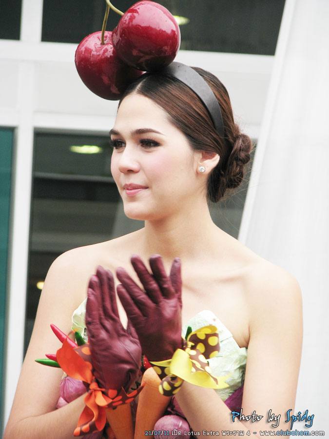ชมพู่ อารยา ในชุดผักผลไม้งาน &lrm;Grand Opening @ Lotus Extra Rama4