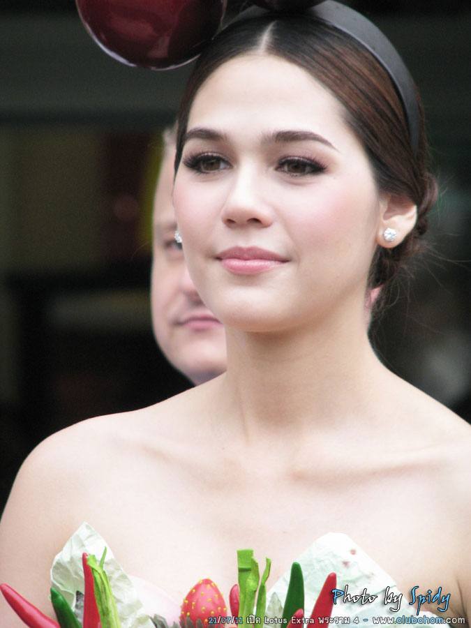 ชมพู่ อารยา ในชุดผักผลไม้งาน &lrm;Grand Opening @ Lotus Extra Rama4
