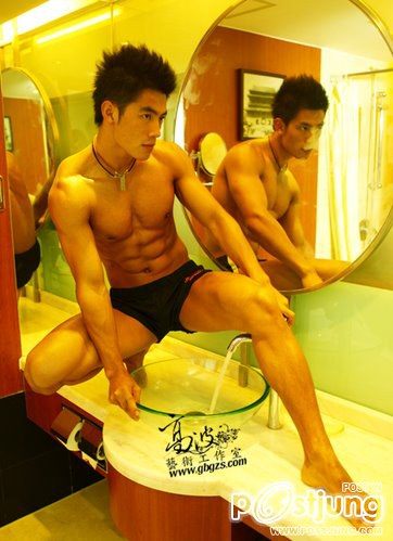 Zhu Xiao Hui กับการถ่ายแบบชุดว่ายน้ำ กางเกงใน