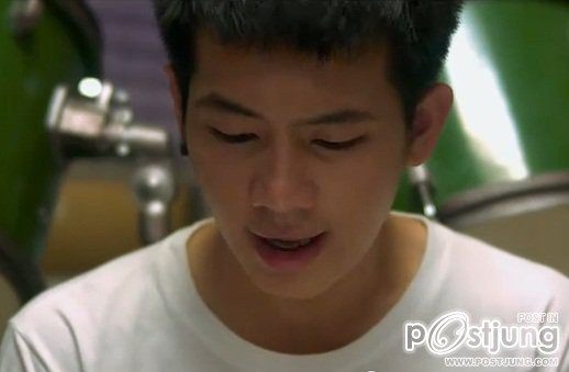 เอิร์ธ ธวัช พรรัตนประเสริฐ