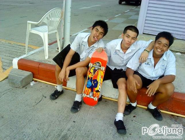 เอิร์ธ ธวัช พรรัตนประเสริฐ