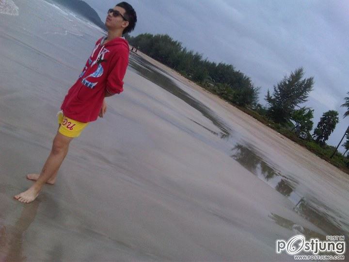 เอิร์ธ ธวัช พรรัตนประเสริฐ