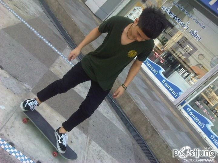 เอิร์ธ ธวัช พรรัตนประเสริฐ