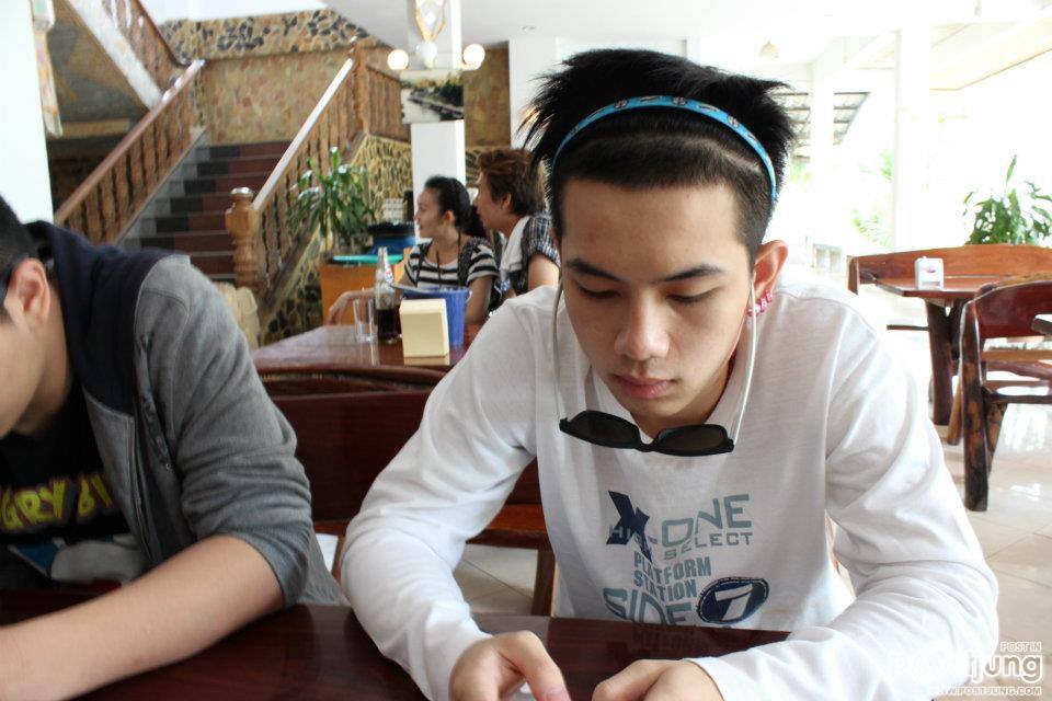 เอิร์ธ ธวัช พรรัตนประเสริฐ