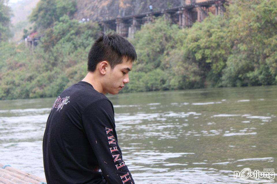 เอิร์ธ ธวัช พรรัตนประเสริฐ