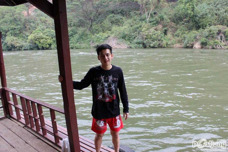 เอิร์ธ ธวัช พรรัตนประเสริฐ