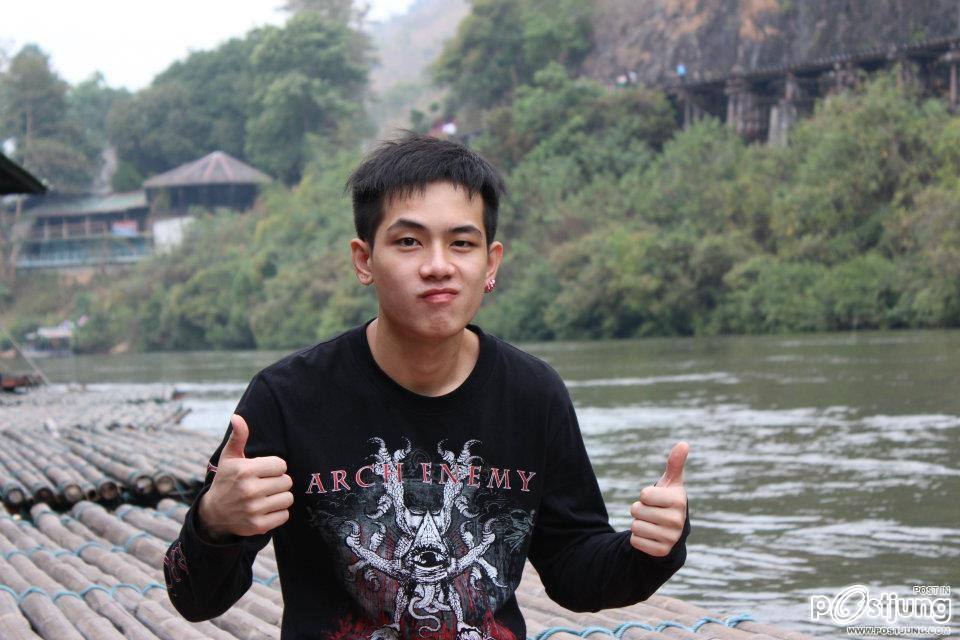 เอิร์ธ ธวัช พรรัตนประเสริฐ