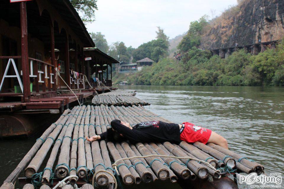 เอิร์ธ ธวัช พรรัตนประเสริฐ