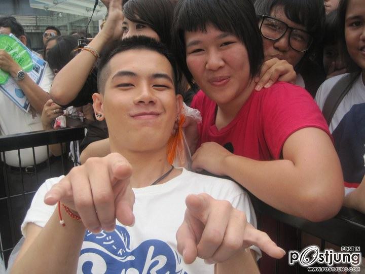 เอิร์ธ ธวัช พรรัตนประเสริฐ