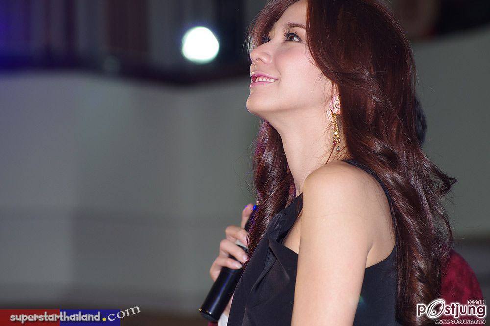 อั้ม พัชราภา งาน โตโยต้าที่ เซ็นทรัลปิ่นเกล้า