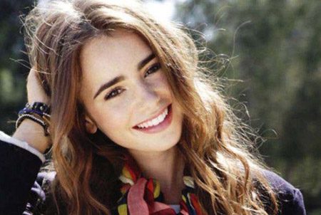 เผยโฉม ลิลี่ คอลลินส์ สโนว์ไวท์คนล่าสุด