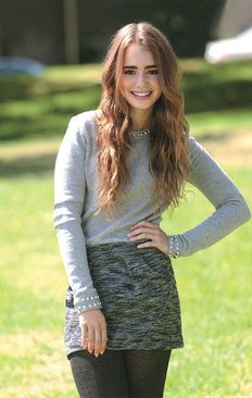 เผยโฉม ลิลี่ คอลลินส์ สโนว์ไวท์คนล่าสุด