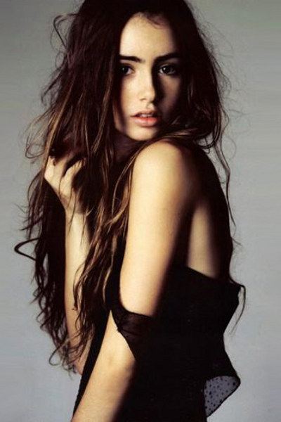 เผยโฉม ลิลี่ คอลลินส์ สโนว์ไวท์คนล่าสุด