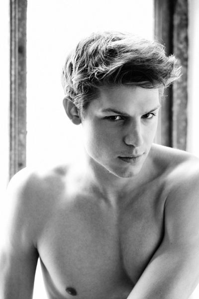 นายแบบ 004