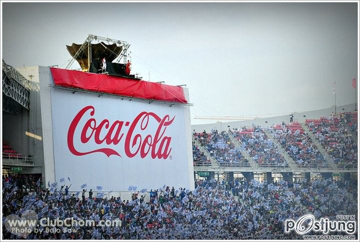 ชมพู่เชิญถ้วยโค๊กซุ๊ปเปอร์คัฟ