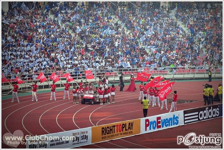 ชมพู่เชิญถ้วยโค๊กซุ๊ปเปอร์คัฟ