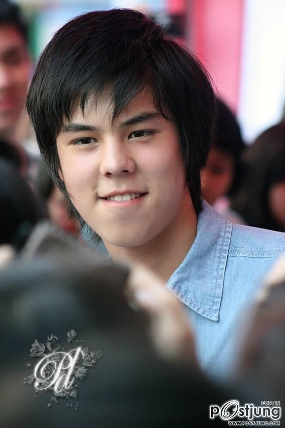 พีช พชร จิราธิวัฒน์ หนุ่มหล่อไฮโซ ทายาทห้างดังเซ็นทรัล