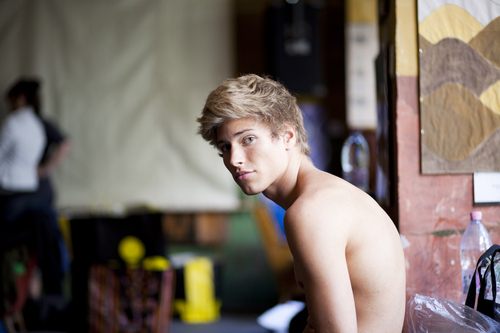 วัยรุ่นฝรั่ง หล่อๆดูดี เหมาะกับคนดีๆอย่างนู๋มากค่ะ คริคริ ^o^