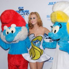 Katy Perry ในชุดเสมิร์ฟ เปิดตัวหนัง The Smurfs 3D