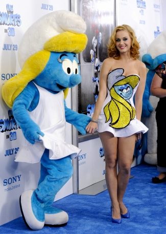 Katy Perry ในชุดเสมิร์ฟ เปิดตัวหนัง The Smurfs 3D