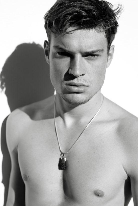 นายแบบ 018