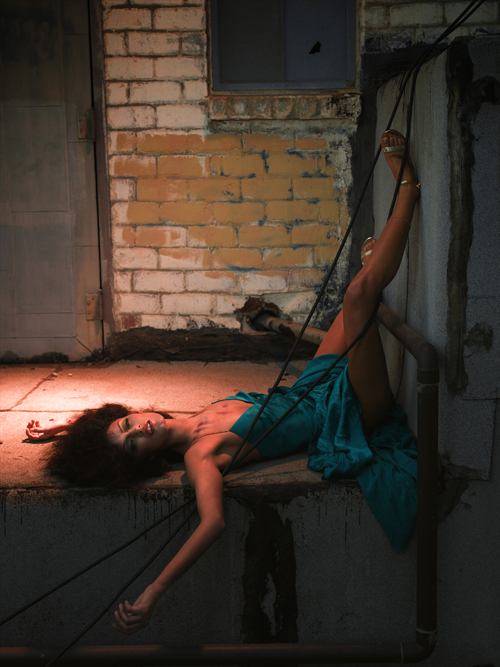 6 ถูกผลักตกตึก