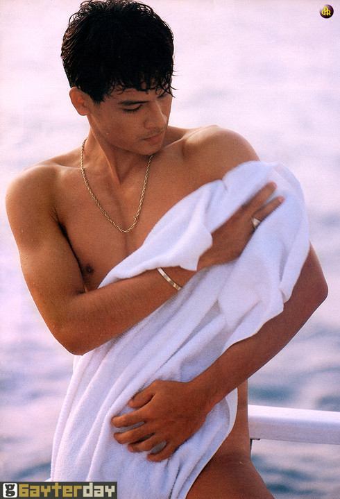 ย้อนหลังนายแบบเก่าครับ แต่ยังหล่ออยู่