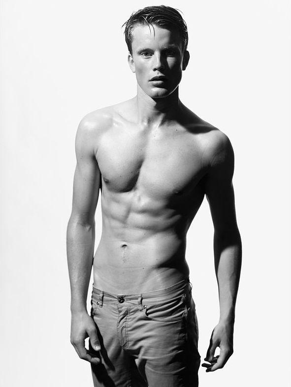 นายแบบ 030